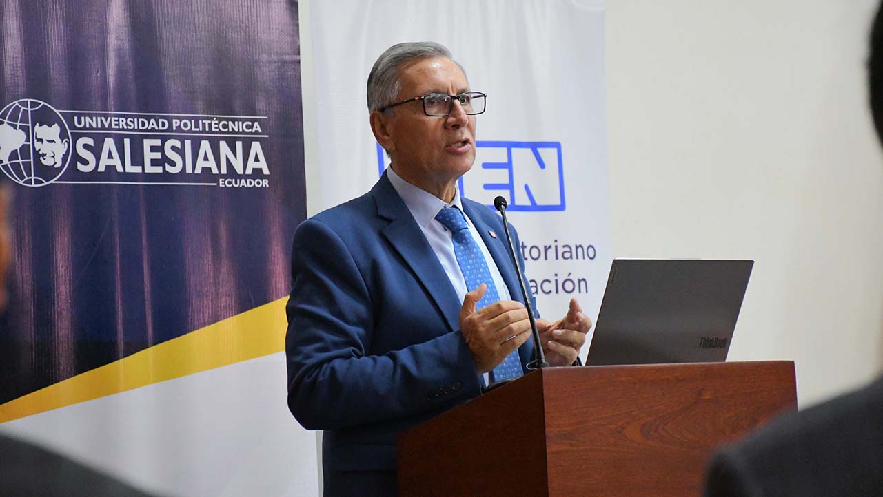 Ing. César Diaz, Director Ejecutivo del INEN, durante su conferencia